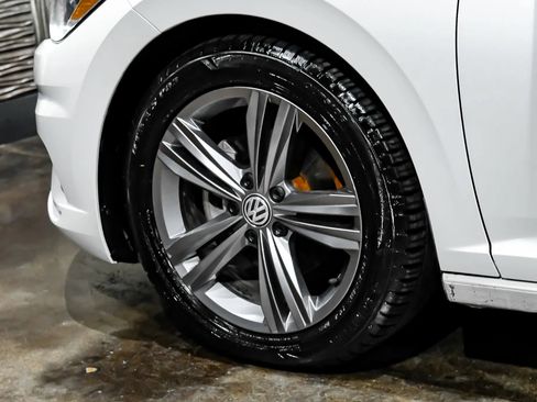 Used 2020 Volkswagen Jetta R-Line w/ R-Line Cold Weather Package FWD image 59