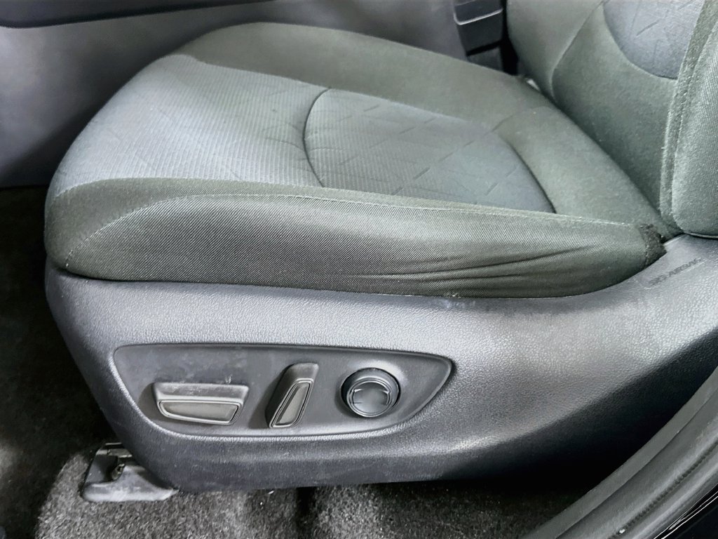 Used 2025 Toyota RAV4 XLE FWD image 20