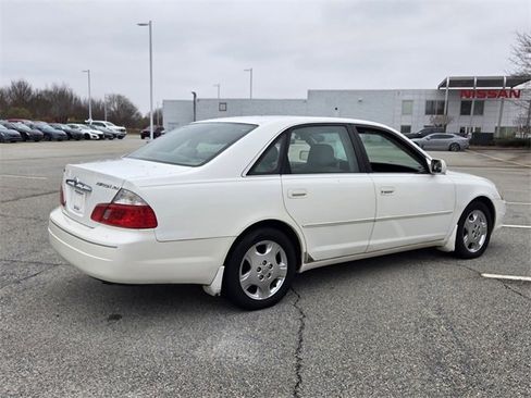 Used 2003 Toyota Avalon XLS image 13