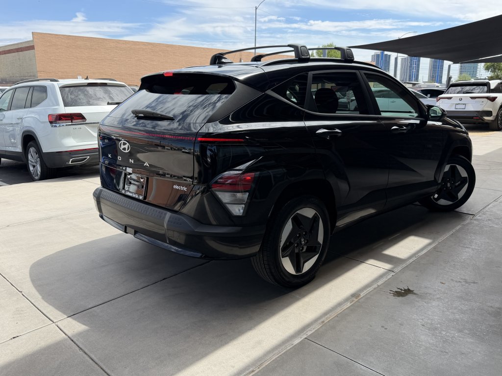 Used 2025 Hyundai Kona SEL FWD image 4