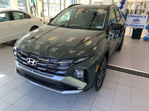 Used 2018 Toyota RAV4 LE w/ All Weather Liner Package AWD/4WD image 18