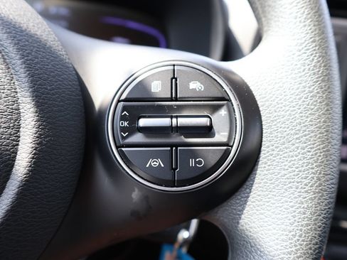 Used 2025 Kia Soul LX w/ LX Technology Package FWD image 28