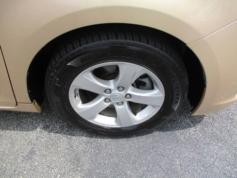 Used 2012 Toyota Sienna FWD image 28