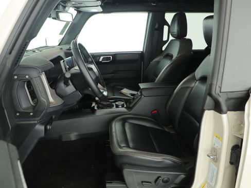 Used 2025 Ford Bronco Outer Banks image 11