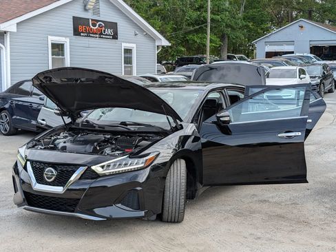 Used 2020 Nissan Maxima 3.5 SV w/ Floor Mat Group FWD image 11
