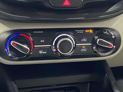 Used 2023 Kia Soul LX w/ LX Technology Package FWD image 29