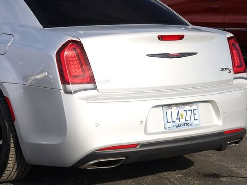 Used 2022 Chrysler 300 S image 6