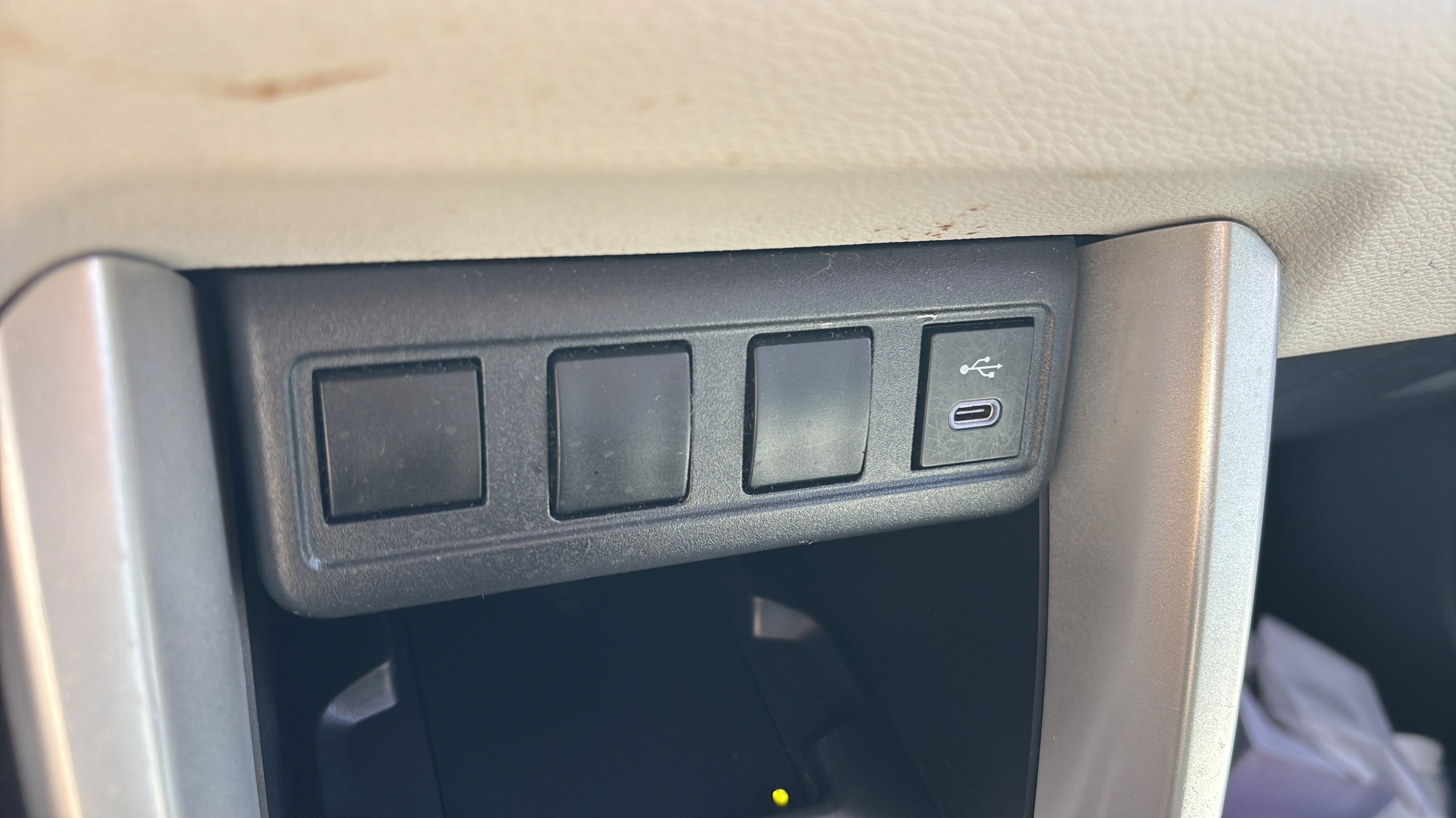 Used 2025 Toyota Corolla Cross LE FWD image 18