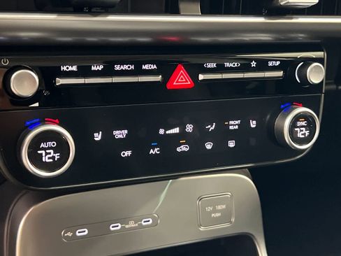 New 2026 Hyundai Ioniq 9 SE w/ Tow & Go Package AWD/4WD image 22
