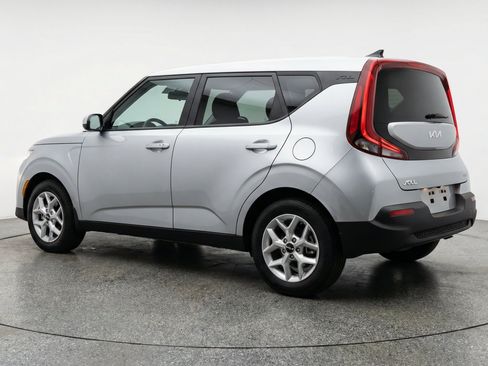 Used 2025 Kia Soul LX w/ LX Technology Package FWD image 6