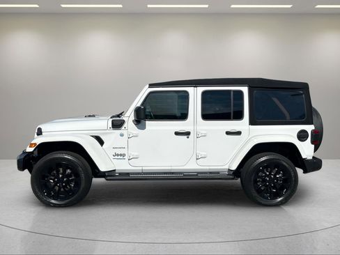 Used 2021 Jeep Wrangler Unlimited Sahara w/ Cold Weather Group AWD/4WD image 2