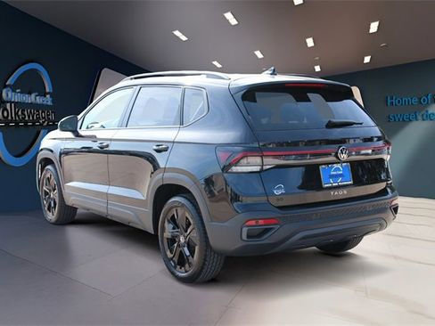 New 2026 Volkswagen Taos SE image 6