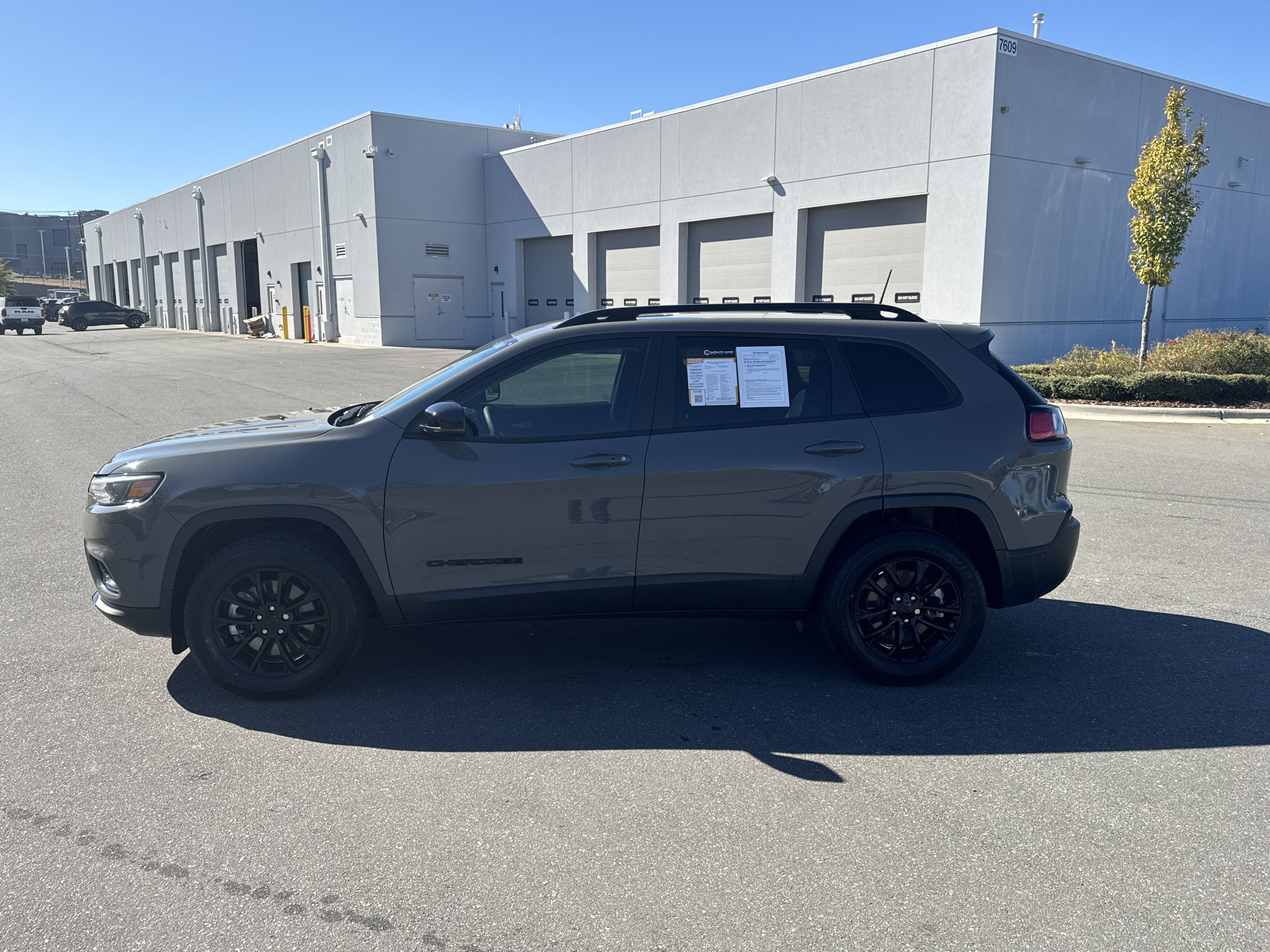 Used 2023 Jeep Cherokee Altitude Lux AWD/4WD image 7