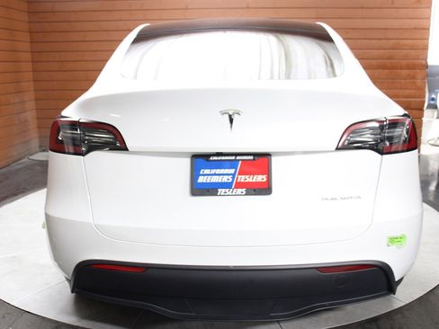 Used 2023 Tesla Model Y Long Range image 2