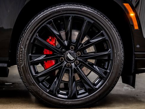 Used 2025 Cadillac Escalade V w/ LPO, ONYX Package image 38