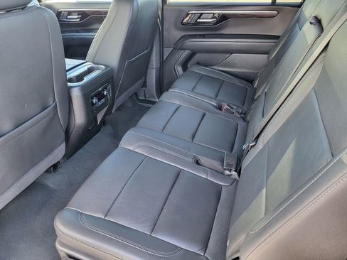 Used 2025 Chevrolet Suburban LT image 19