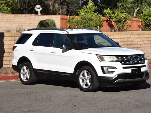 Used 2016 Ford Explorer XLT AWD/4WD image 25