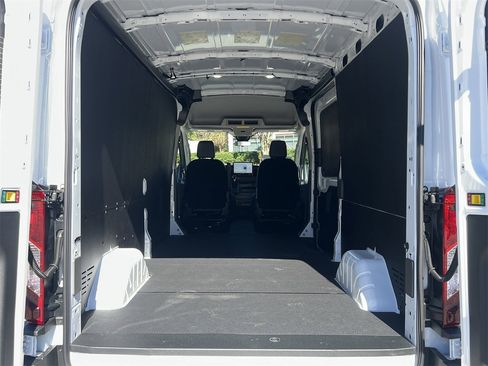 New 2026 Ford Transit 250 148 Medium Roof image 18
