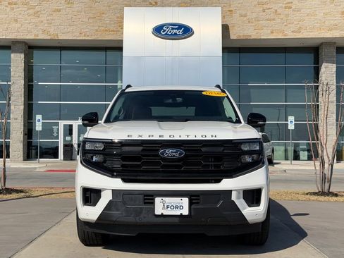 New 2025 Ford Expedition Active image 27