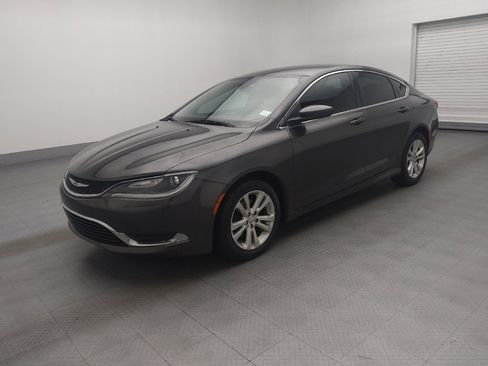 Used 2017 Chrysler 200 Limited Platinum image 2