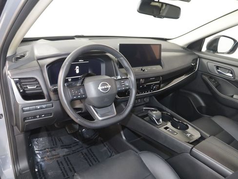 Used 2025 Nissan Rogue SL w/ Tech Package FWD image 28