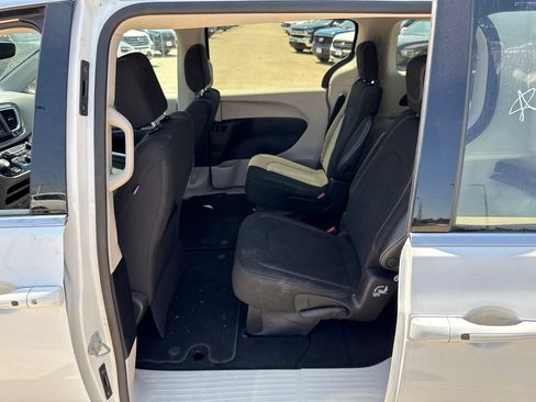 Used 2023 Chrysler Voyager LX FWD image 6