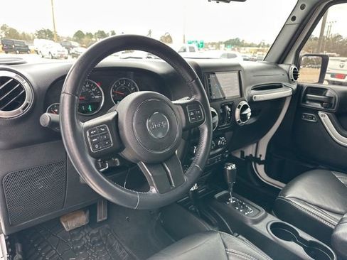 Used 2015 Jeep Wrangler Unlimited Sahara w/ Max Tow Package image 11