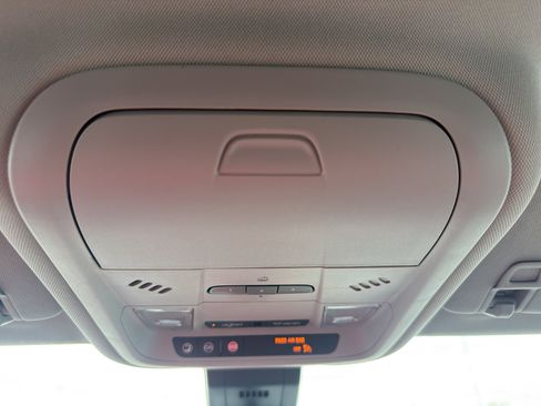 Used 2021 Chevrolet Equinox LT FWD image 23