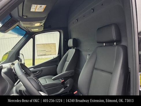 Used 2024 Mercedes-Benz eSprinter 170 Cargo image 13