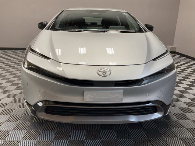Used 2024 Toyota Prius XLE FWD image 4