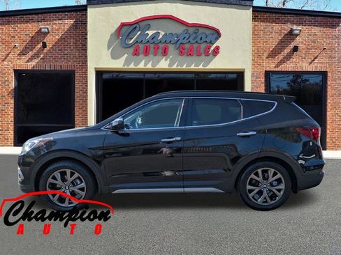 Used 2017 Hyundai Santa Fe Sport image 10