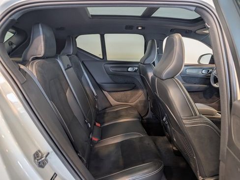 Used 2022 Volvo XC40 P8 Recharge Plus image 33