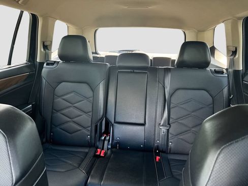 Used 2025 Volkswagen Atlas SE AWD/4WD image 29