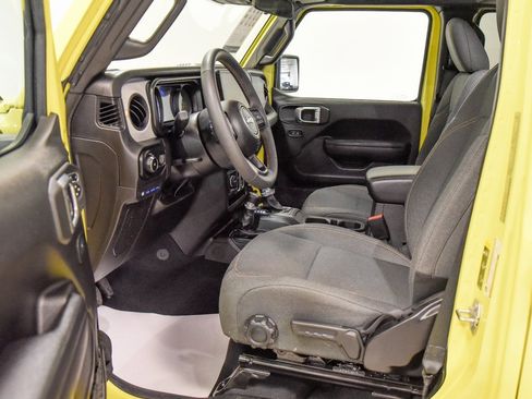 Used 2024 Jeep Wrangler Unlimited w/ Convenience Group image 2