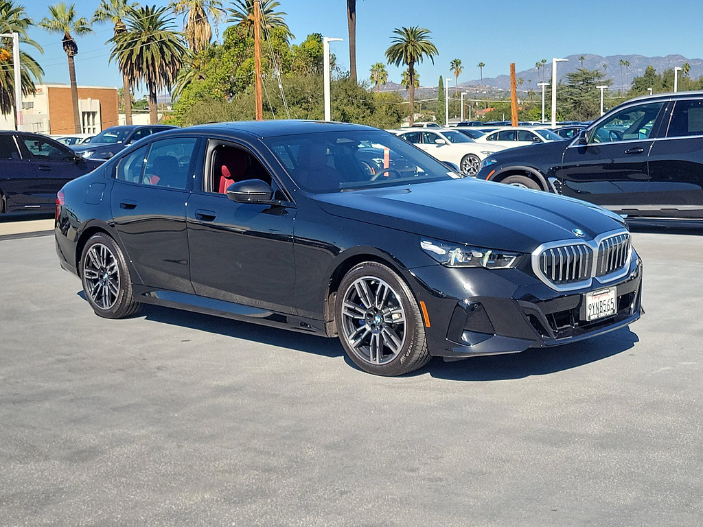 Used 2026 BMW 530i w/ M Sport Package RWD image 4