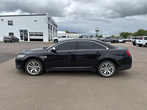 Used 2016 Ford Taurus Limited FWD image 17