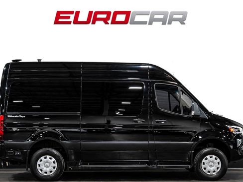 Used 2022 Mercedes-Benz Sprinter 2500 image 6