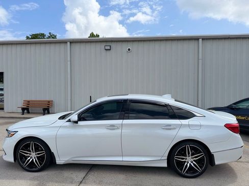 Used 2021 Honda Accord Touring image 2