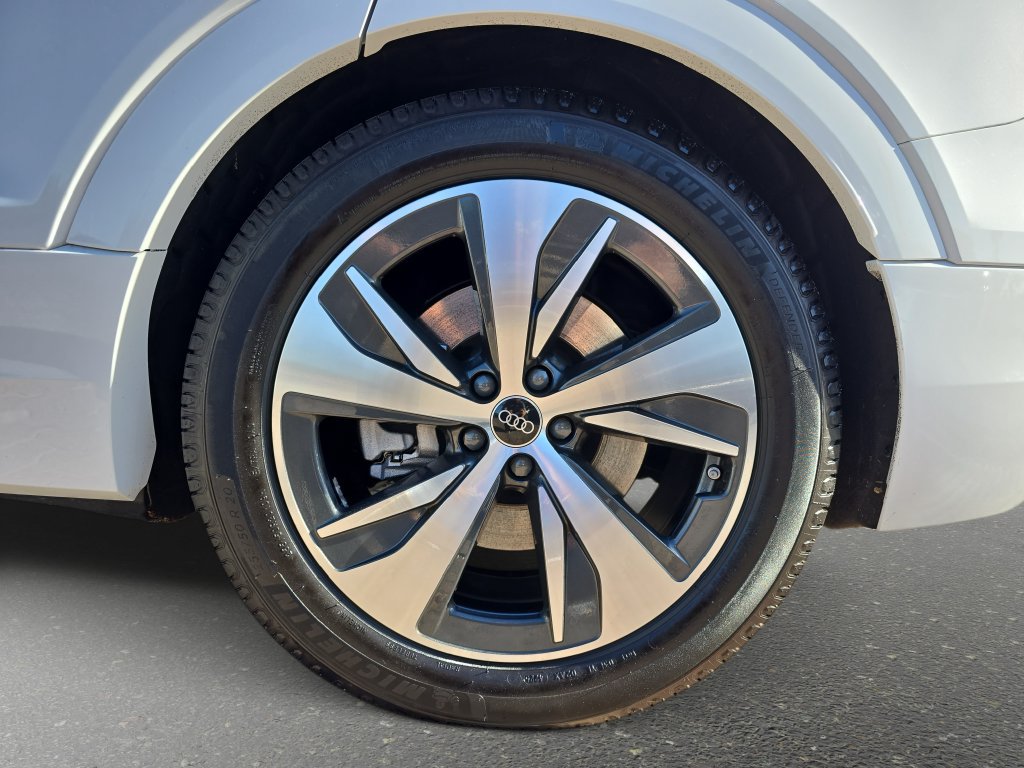 Used 2024 Audi Q8 e-tron Premium AWD/4WD image 36
