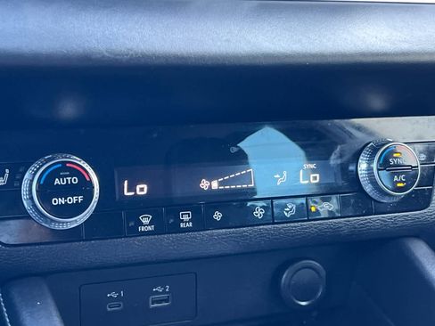 Used 2023 Mitsubishi Outlander SE image 24