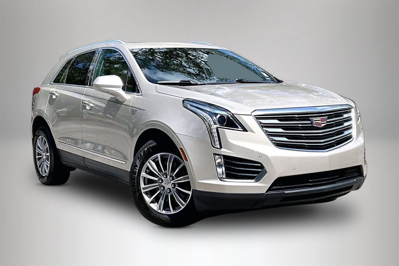 Used 2017 Cadillac XT5 Luxury w/ Driver Awareness Package FWD image 2