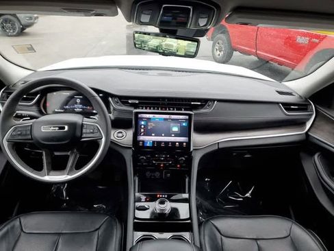 Used 2023 Jeep Grand Cherokee L Limited w/ Luxury Tech Group II image 16