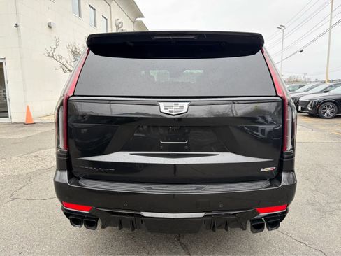 Used 2024 Cadillac Escalade V w/ LPO, ONYX Package image 5