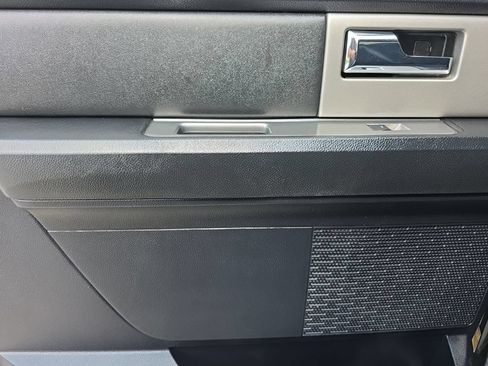 Used 2015 Ford Expedition EL XLT w/ Equipment Group 202A AWD/4WD image 18