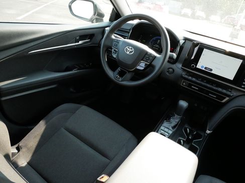 Used 2025 Toyota Camry LE w/ Convenience Package FWD image 7
