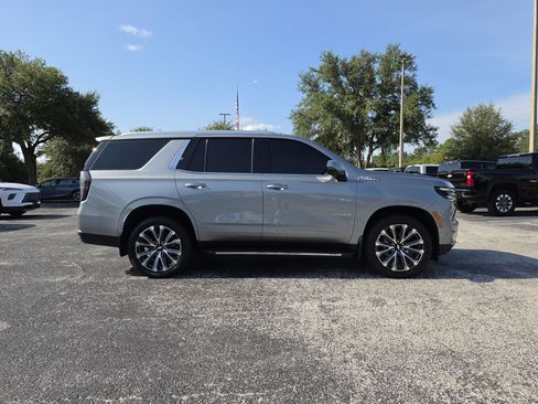 Used 2025 Chevrolet Tahoe High Country AWD/4WD image 3