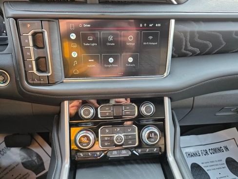 Used 2022 GMC Yukon XL Denali image 14