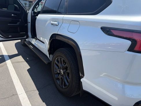 Used 2024 Toyota Sequoia Platinum AWD/4WD image 6