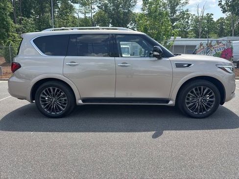Used 2024 INFINITI QX80 Sensory AWD/4WD image 3