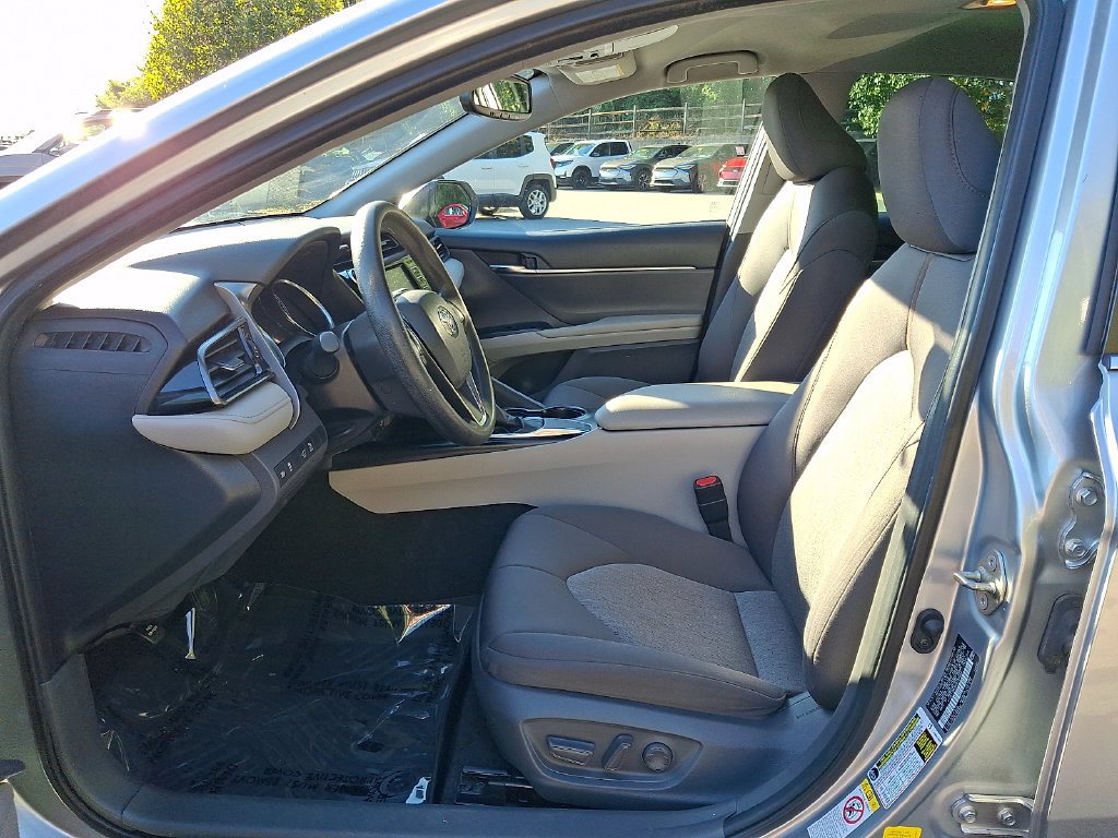 Used 2019 Toyota Camry LE w/ Convenience Package FWD image 13